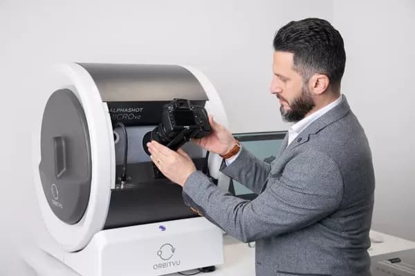 Montering av DSLR-kamera til produktfotograferingsmaskin