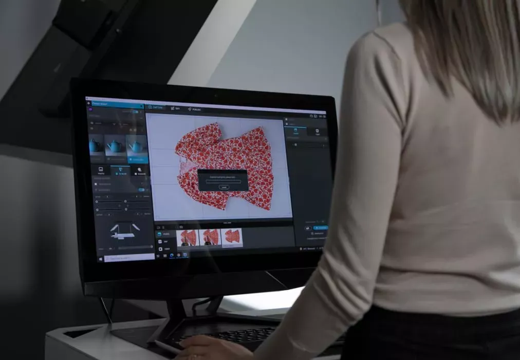 Bruk av automatisert programvare til å behandle flat lay-bilde av plagg