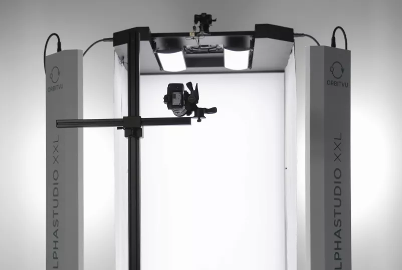 Internt produserte LED-lamper på Alphastudio XXL