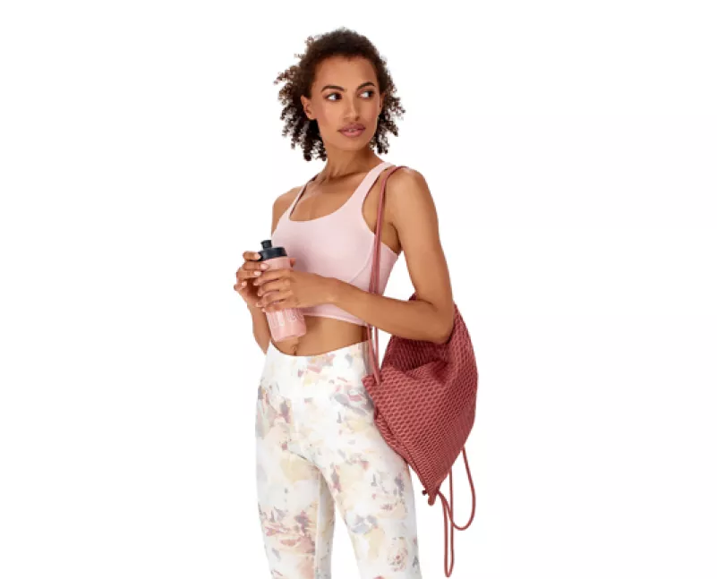 Fashion-modell i sportantrekk, detalj